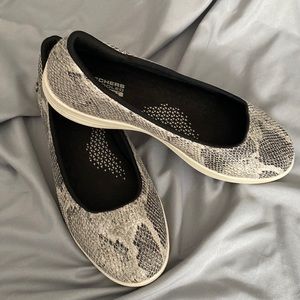 Sketchers Flat Slip On Snake Print Gray Black Air Cooled Goga Mat Size 7